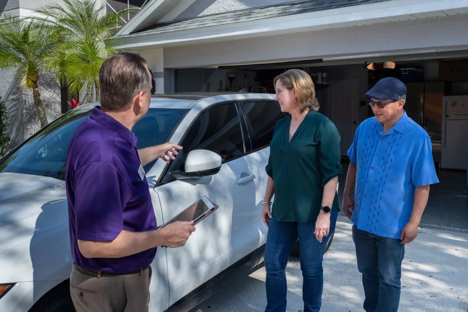 Agent speaking with customer about car